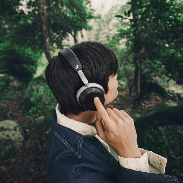 Model using the new wireless audiophile headphones HDB 630
